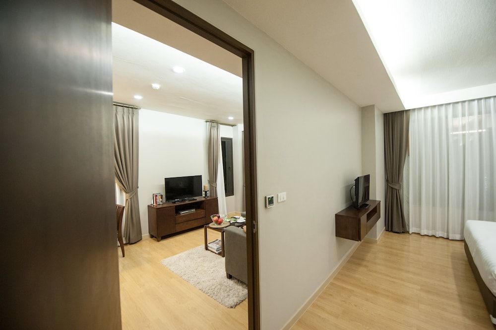 Burgundy Residence One Bedroom Suite 9