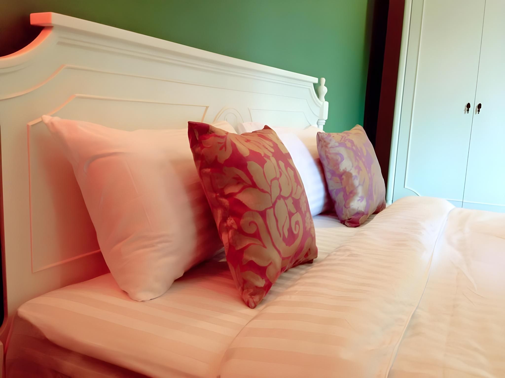 Deluxe with Bathtub