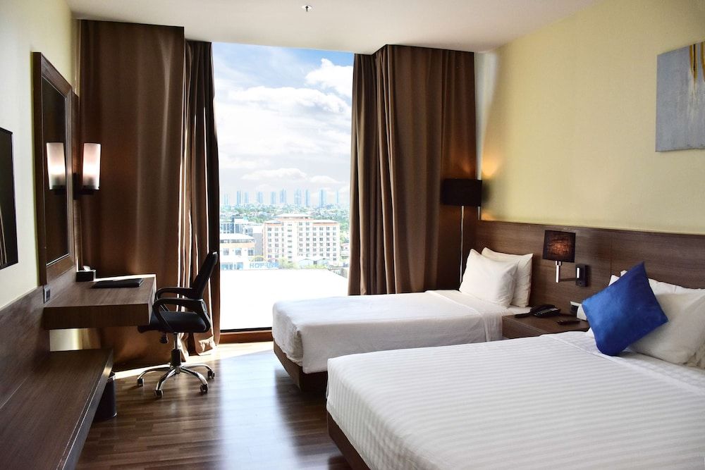 Family Room, Multiple Beds, Non Smoking, City View