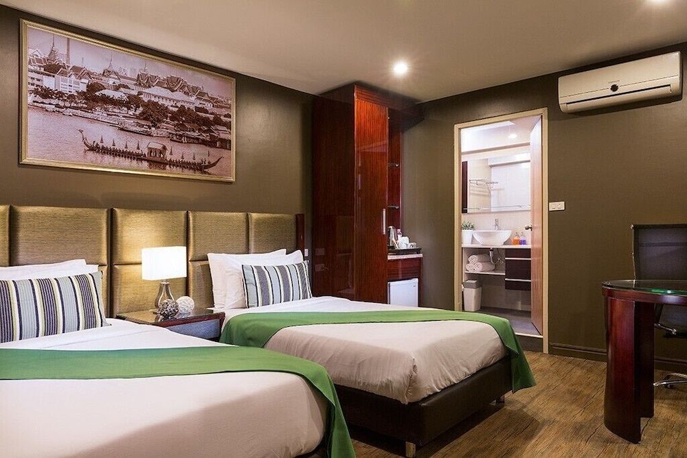 Ratchada Point Hotel Superior Room 3