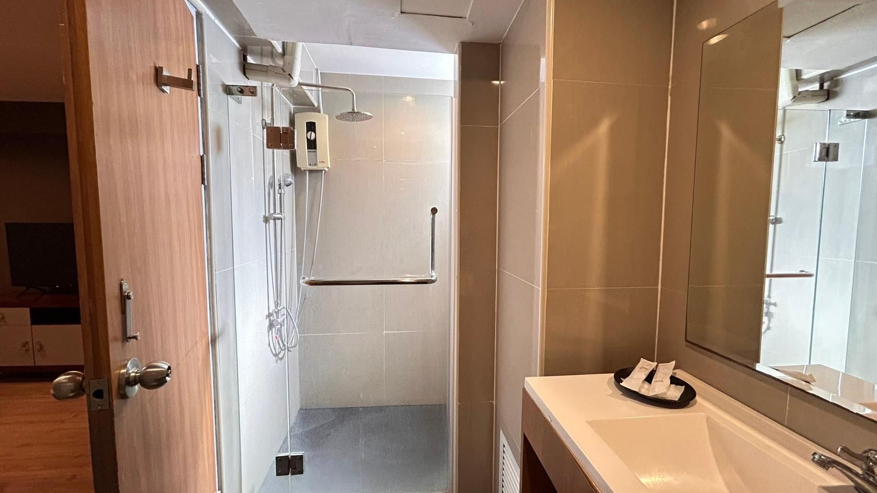 undefined Ratchada Point Hotel 9