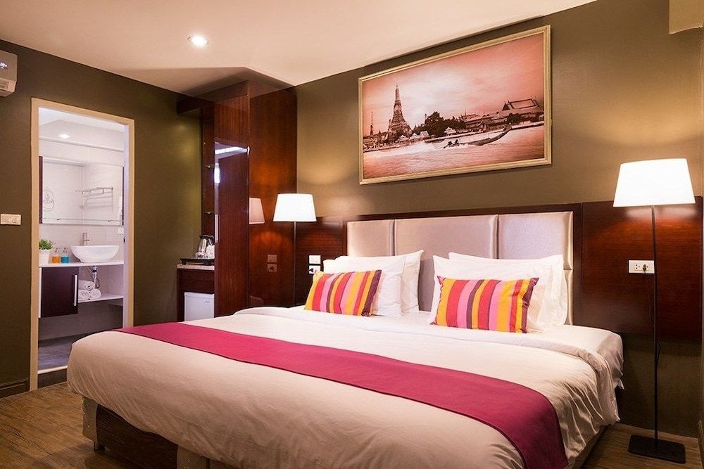 undefined Ratchada Point Hotel