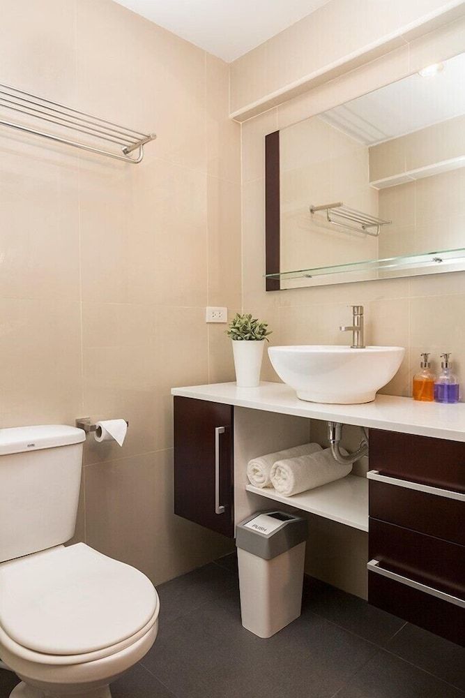 Ratchada Point Hotel Superior Room 5