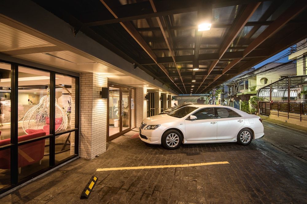 undefined Ratchada Point Hotel 5