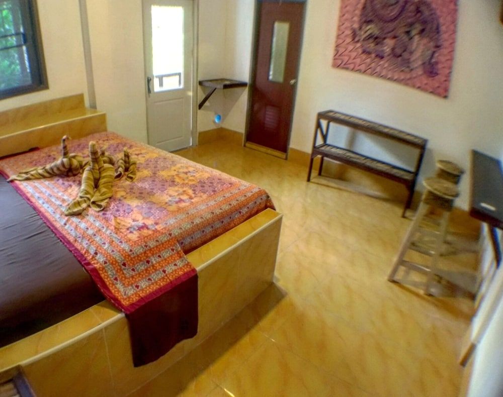 Flower Power Village Executive Double Room, 1 King Bed, Balcony 3