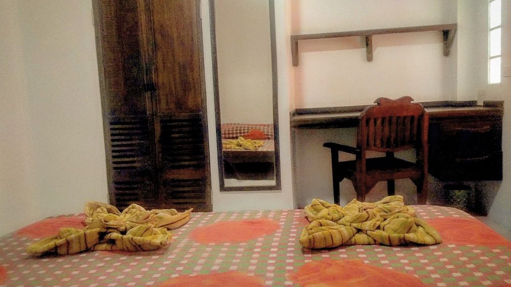 Flower Power Village Basic Room, 1 King Bed, Private Bathroom 3