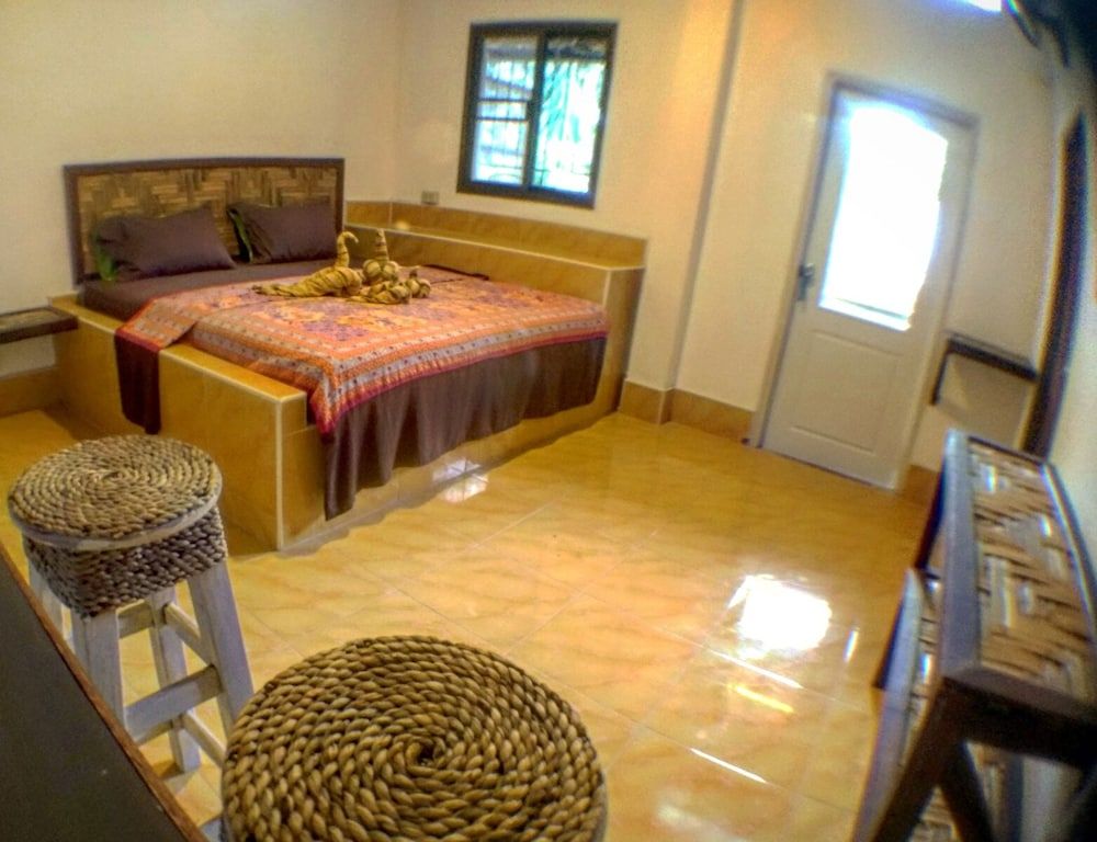 Flower Power Village Executive Double Room, 1 King Bed, Balcony 2