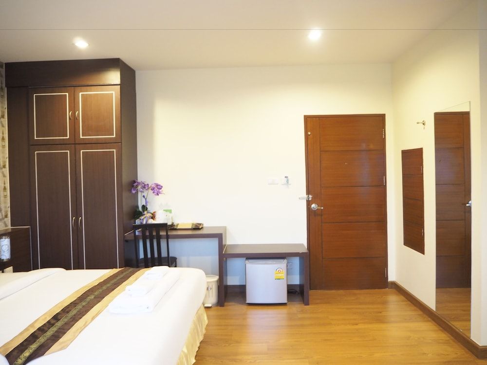 Suksomboon Hotel Family Room 9