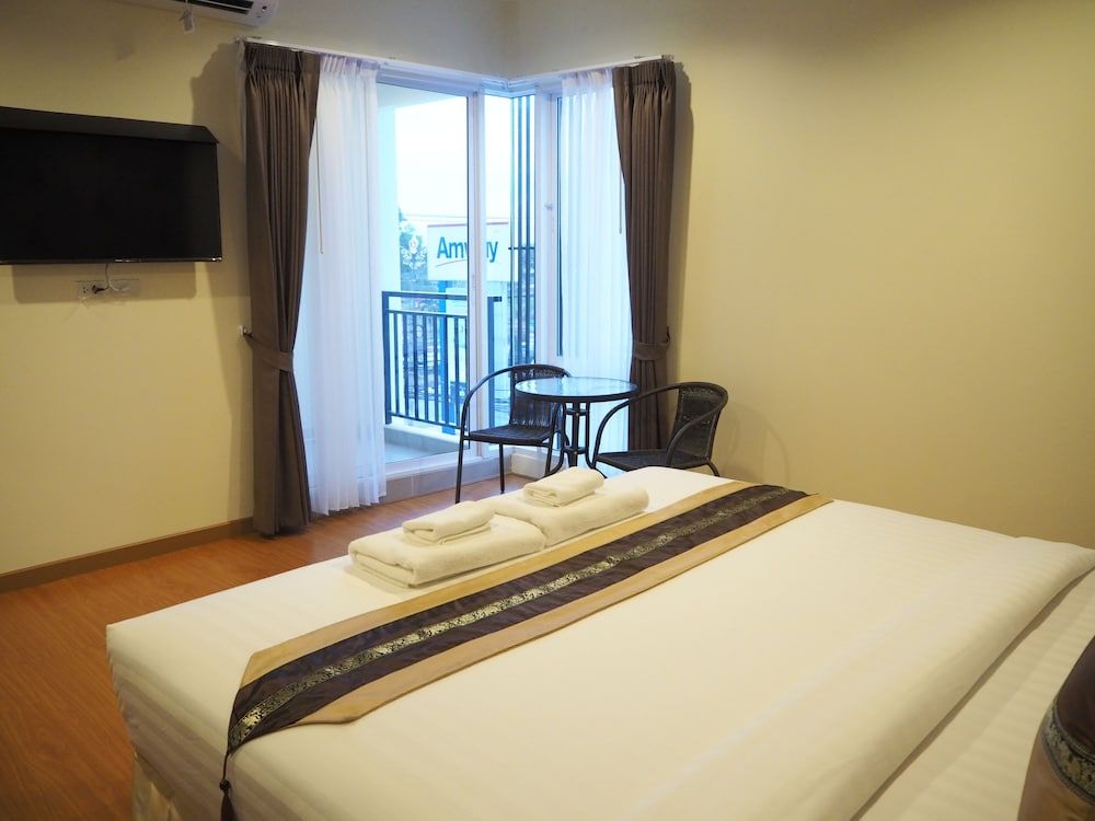 Suksomboon Hotel Deluxe Room 4