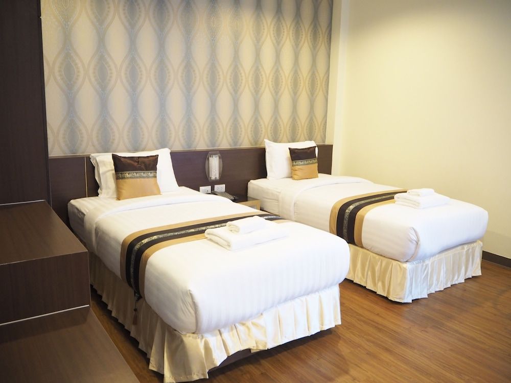 Suksomboon Hotel Deluxe Room 2