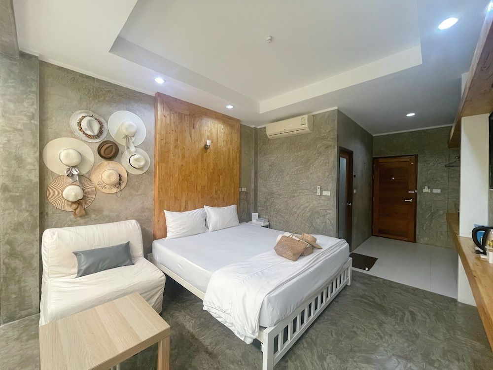 Check-in Resort Koh Larn Deluxe Room, 1 King Bed, Non Smoking, Bathtub 11