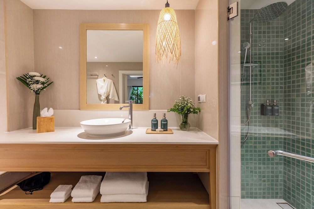 OUTRIGGER Surin Beach Resort Superior Room, 1 King Bed 4