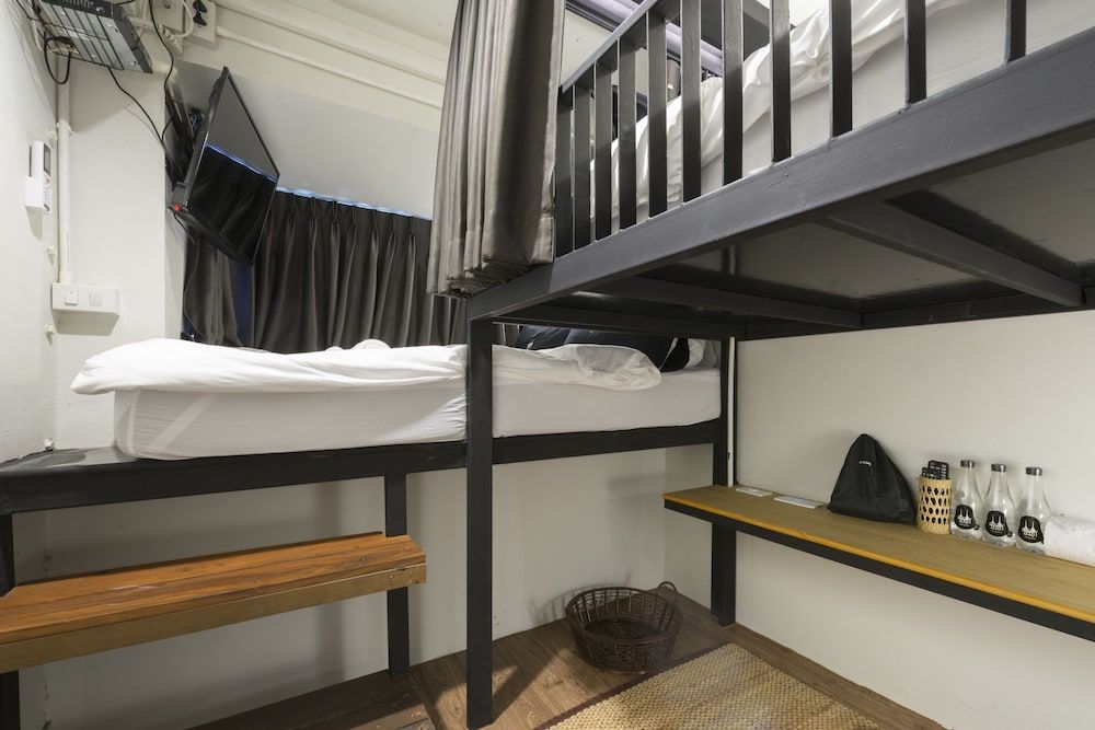 Chingcha Bangkok - Hostel Family Cabin, Multiple Beds, Private Bathroom, City View