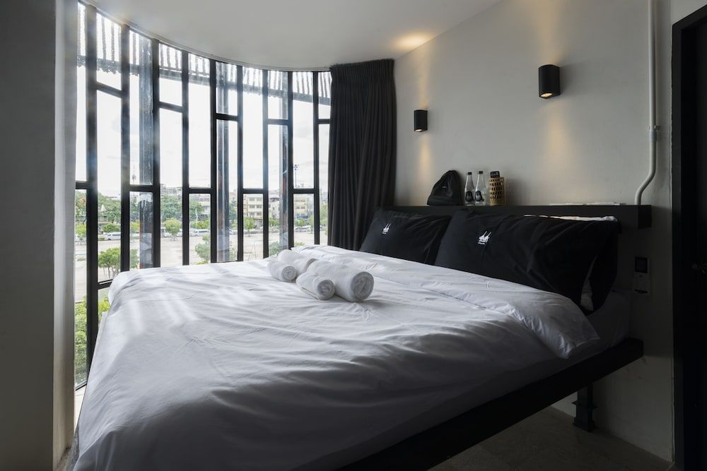 Chingcha Bangkok - Hostel Economy Cabin, 1 Queen Bed, Private Bathroom, City View 2