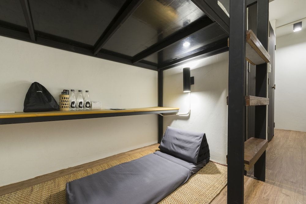 Chingcha Bangkok - Hostel Family Cabin, Multiple Beds, Private Bathroom, City View 2