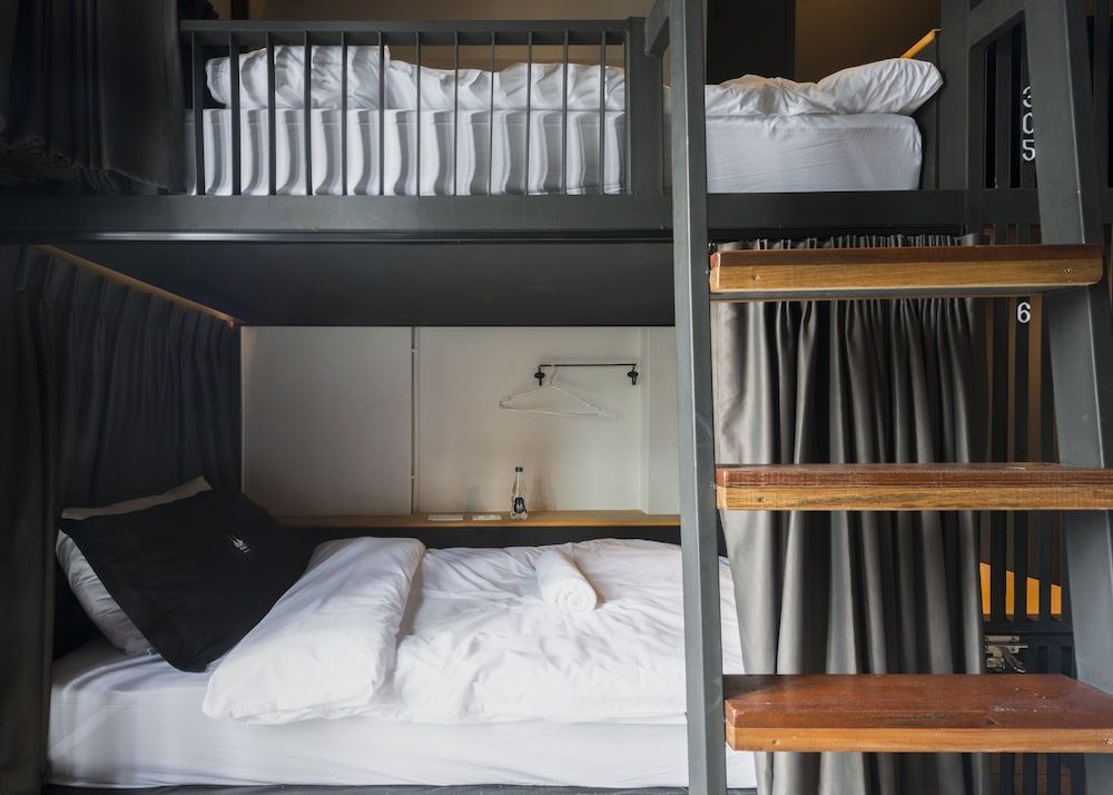 Chingcha Bangkok - Hostel 8 Beds Mixed Dormitory