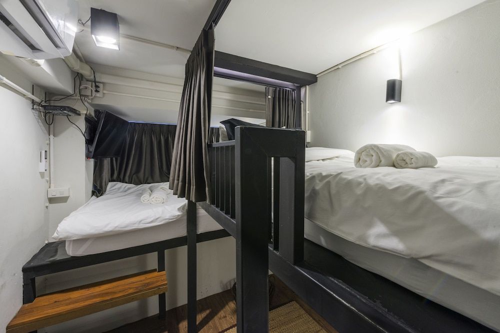 Chingcha Bangkok - Hostel Family Cabin, Multiple Beds, Private Bathroom, City View 4