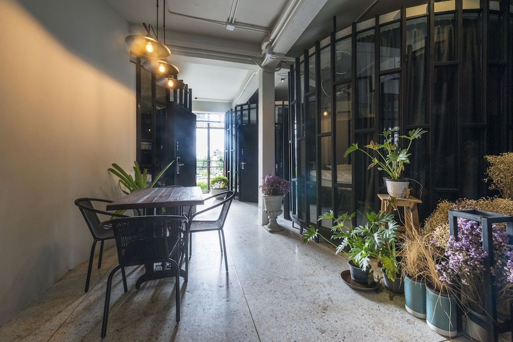 Chingcha Bangkok - Hostel Economy Cabin, 1 Queen Bed, Private Bathroom, City View 3