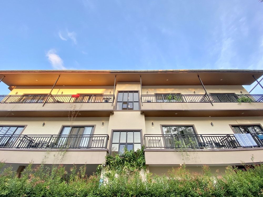 undefined Pensiri House 8