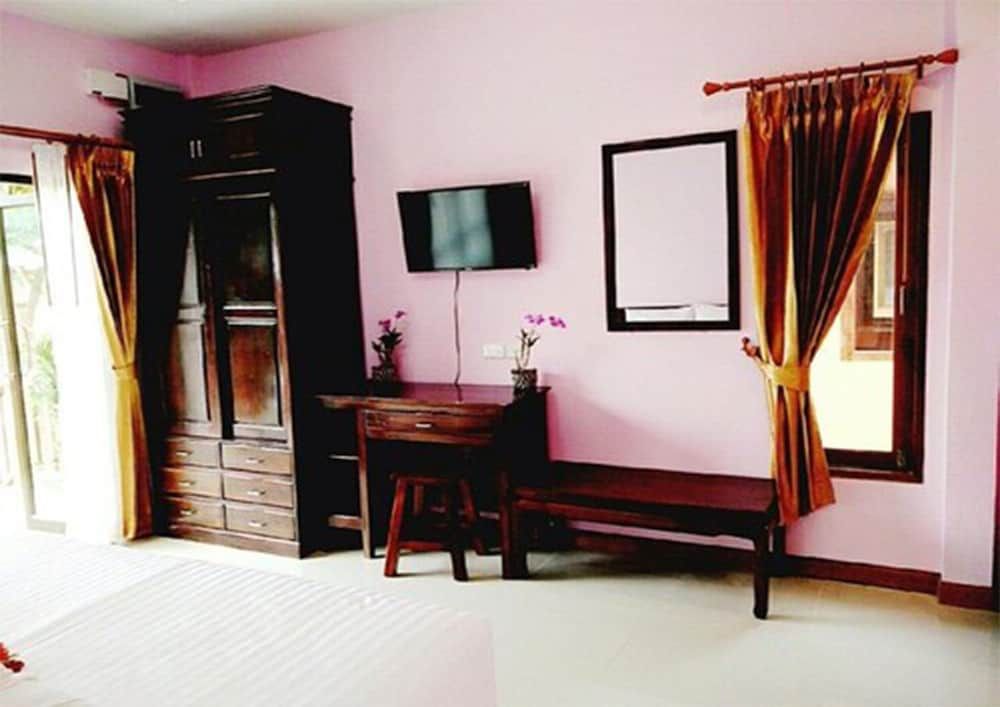 Deluxe, Double or Twin, Pool View, Balcony/Patio