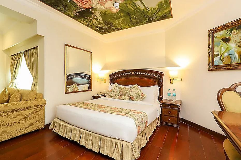 Royal Junior Room