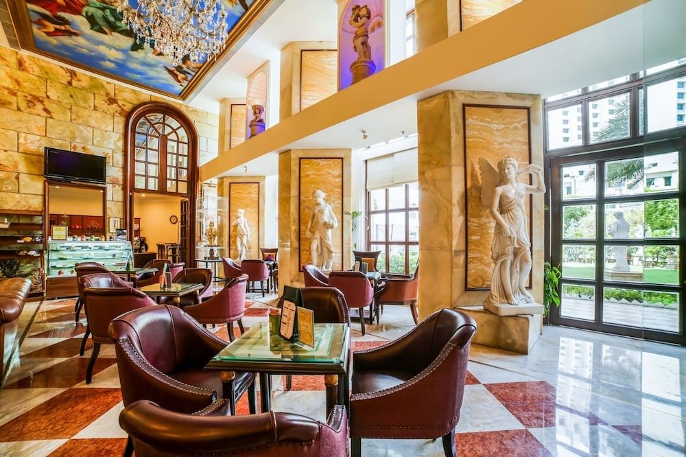 undefined Hotel The Royal Plaza 2