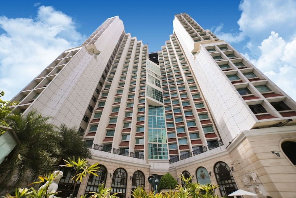 undefined Hotel The Royal Plaza 7