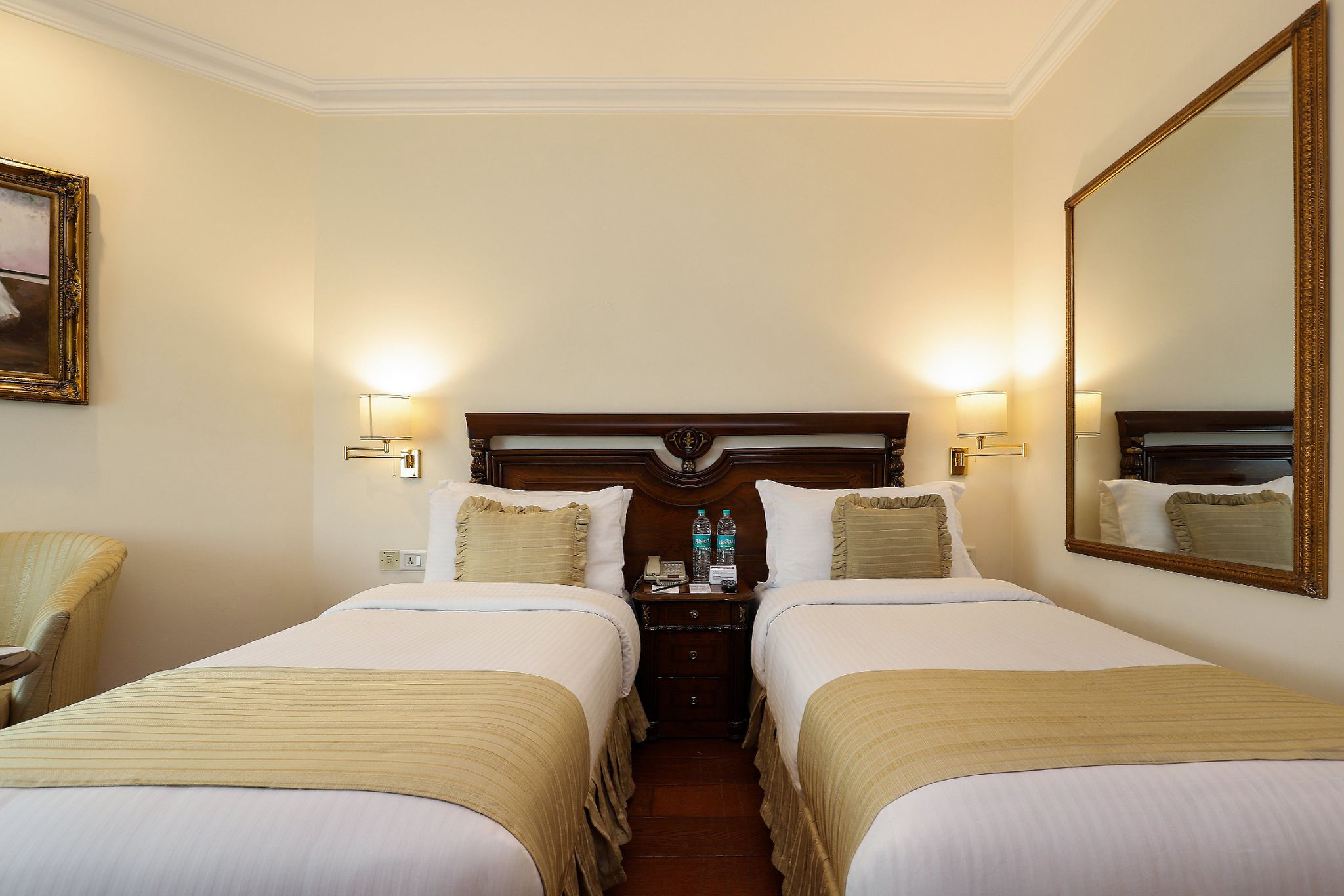 Hotel The Royal Plaza Standard Twin Room 6