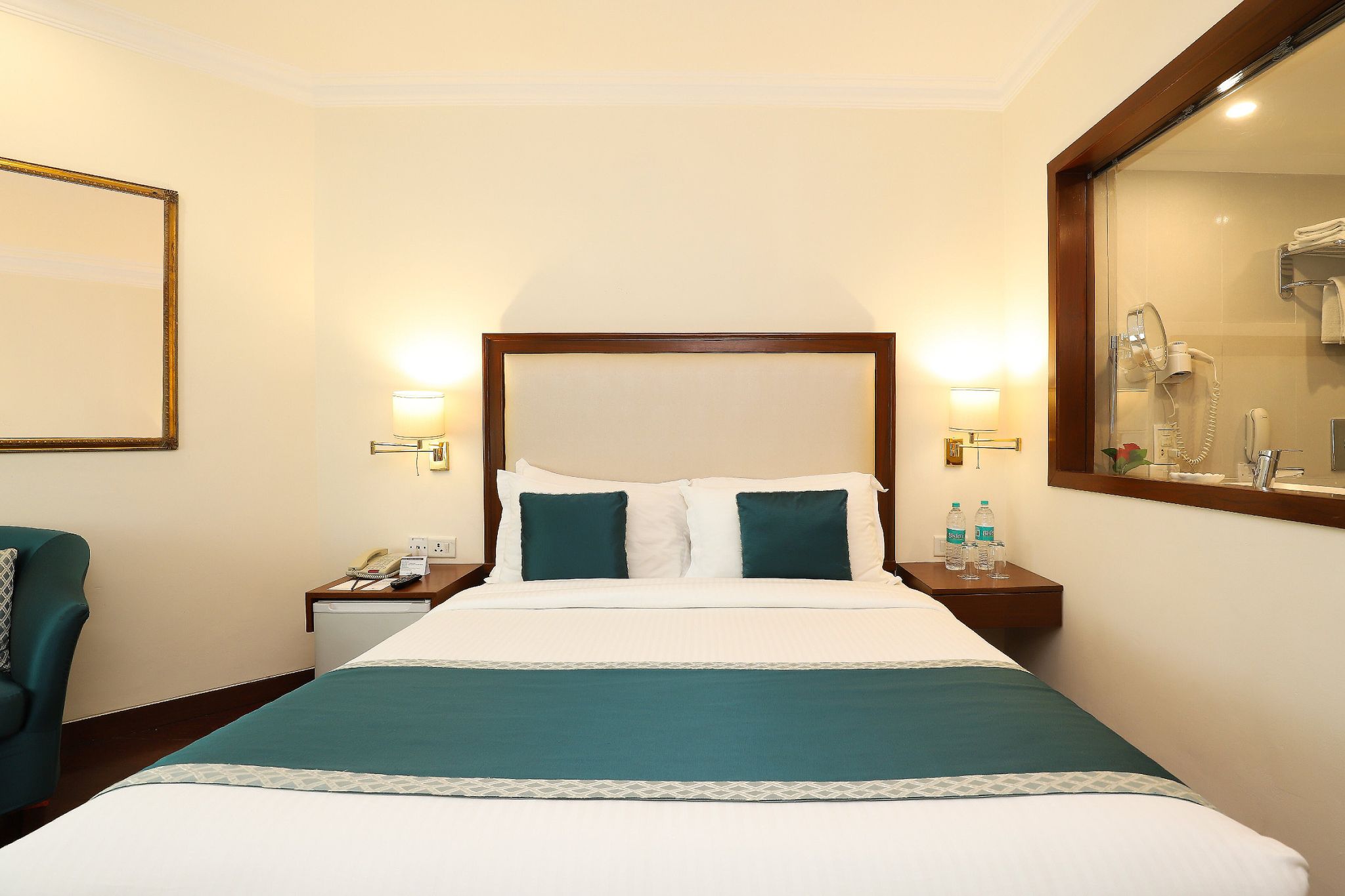 Hotel The Royal Plaza Standard King Room 5