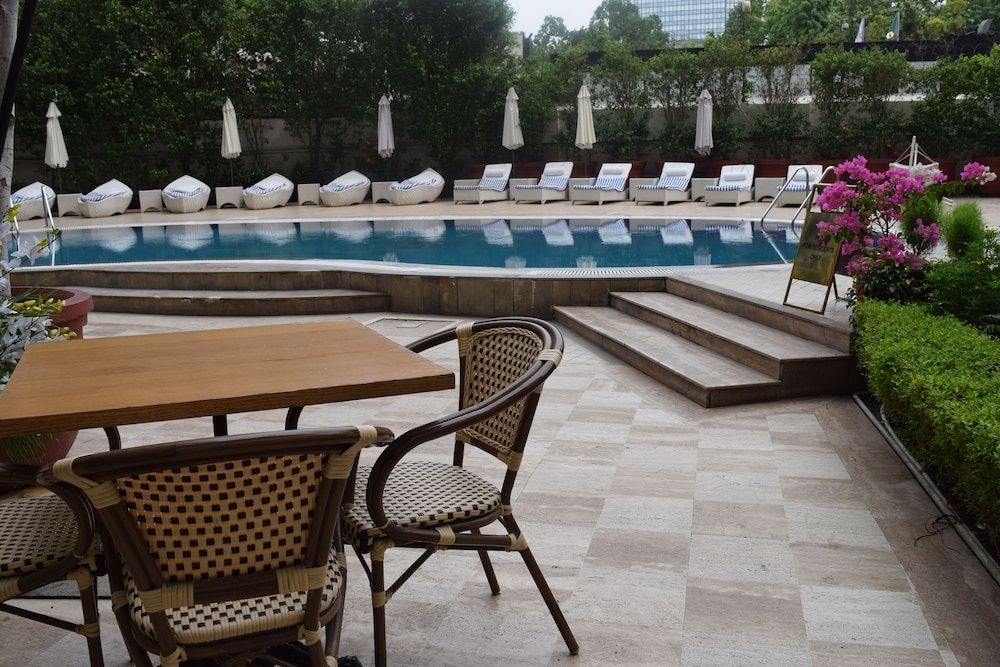 undefined Hotel The Royal Plaza 5