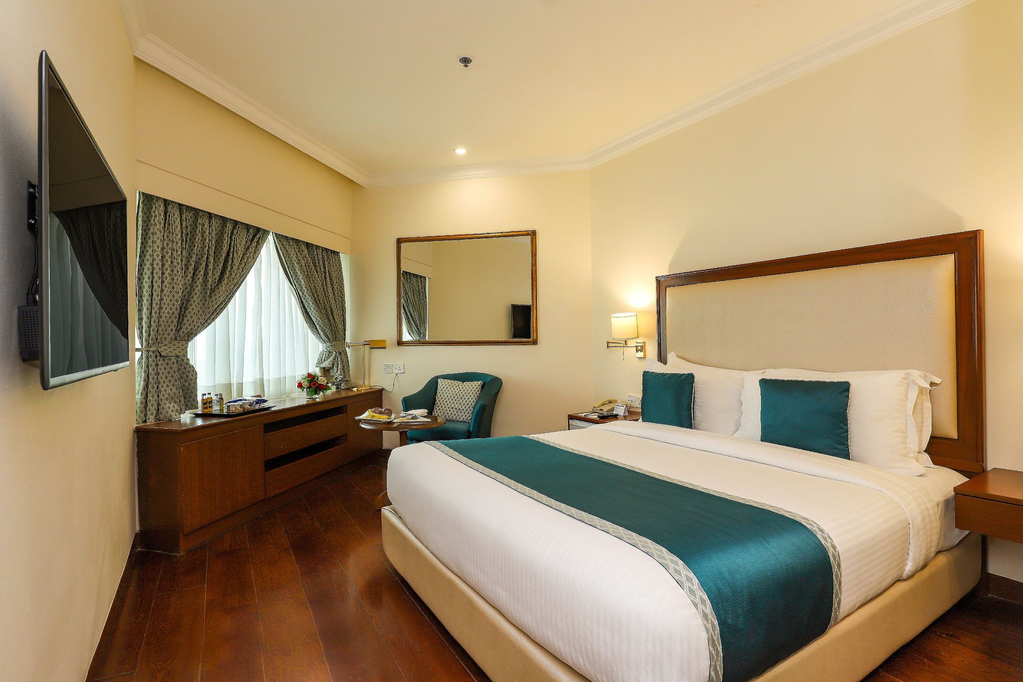 Hotel The Royal Plaza Standard King Room 4