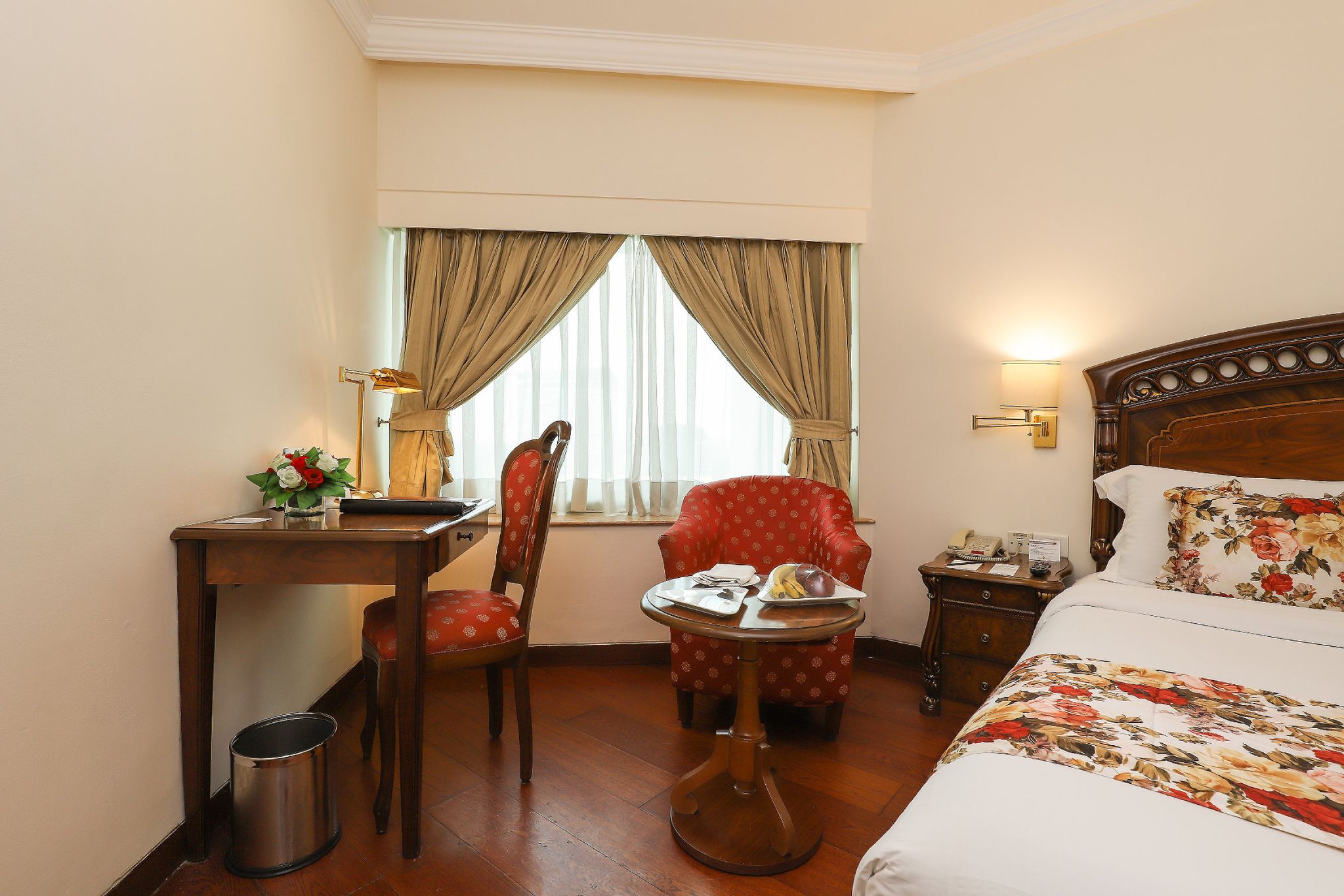 Hotel The Royal Plaza Standard King Room 6