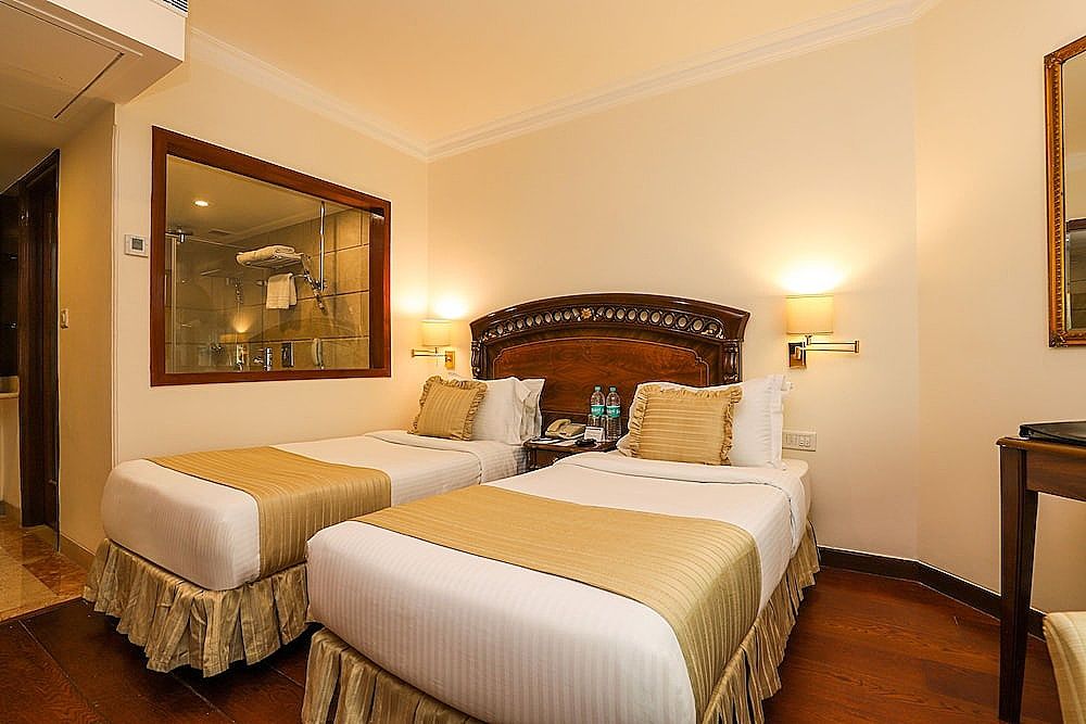 Hotel The Royal Plaza Standard Twin Room 4