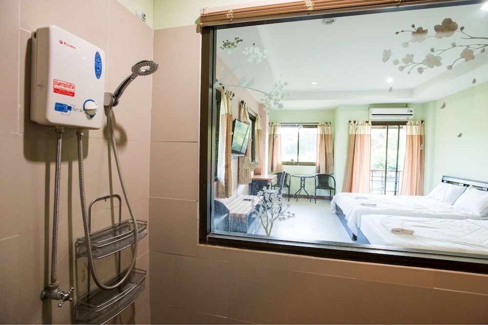 Banlanna Hotel Lampang Standard Tripple Bed 10