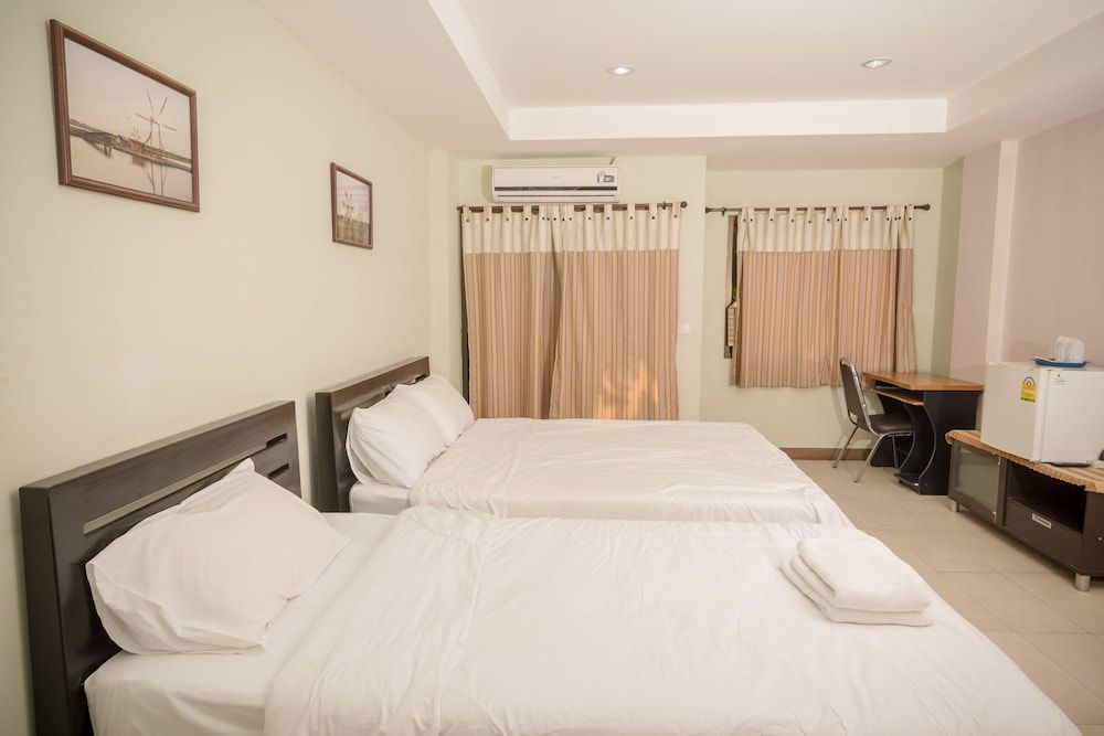 Banlanna Hotel Lampang Standard Tripple Bed 4