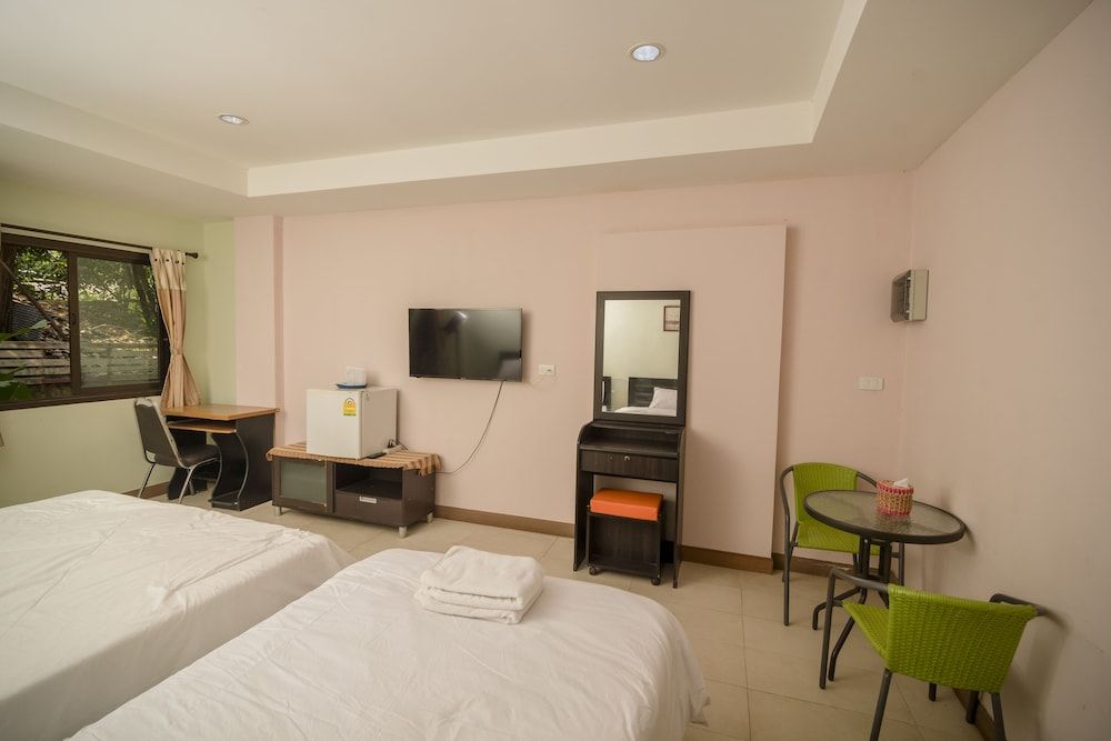 Banlanna Hotel Lampang Standard Tripple Bed 13