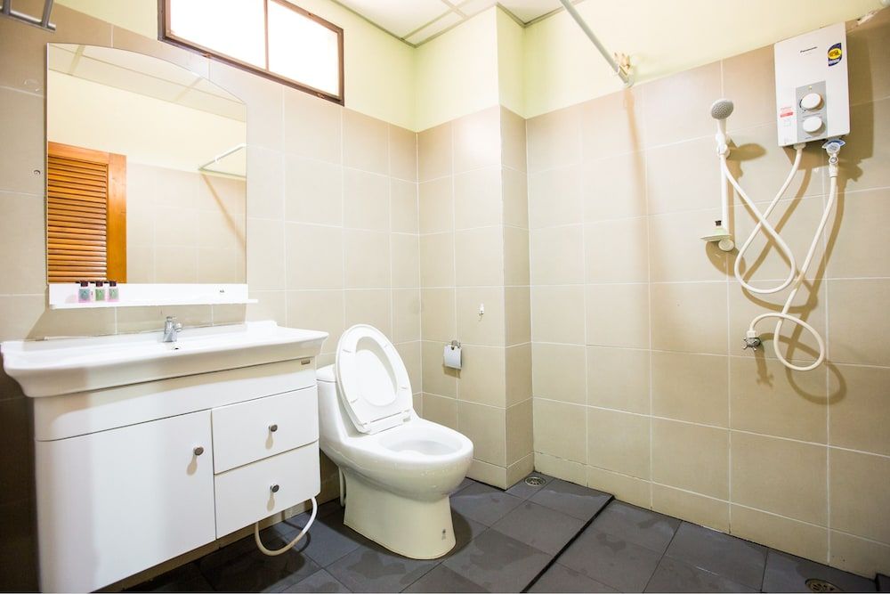 Banlanna Hotel Lampang Standard Tripple Bed 7