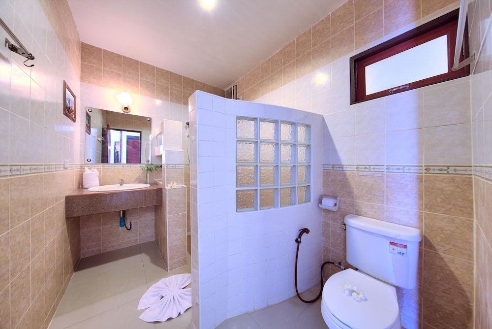 Aumpai Luxury Deluxe Double Room, 1 Double Bed, Kitchen, Poolside 2