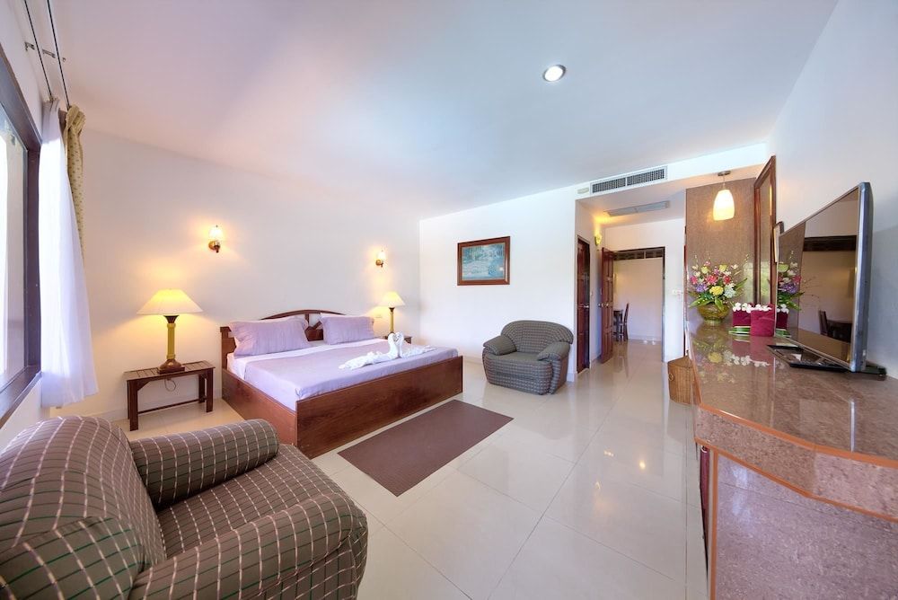 Aumpai Luxury Deluxe Double Room, 1 Double Bed, Kitchen, Poolside