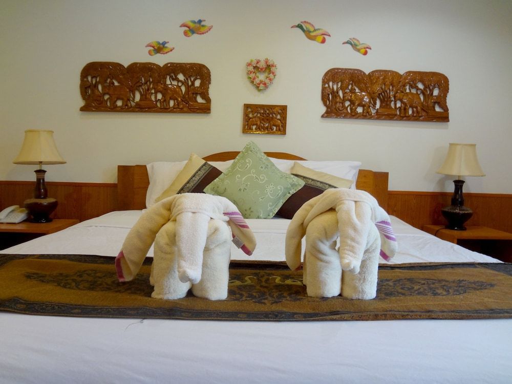 Ngamta Hotel Deluxe Double Room 7