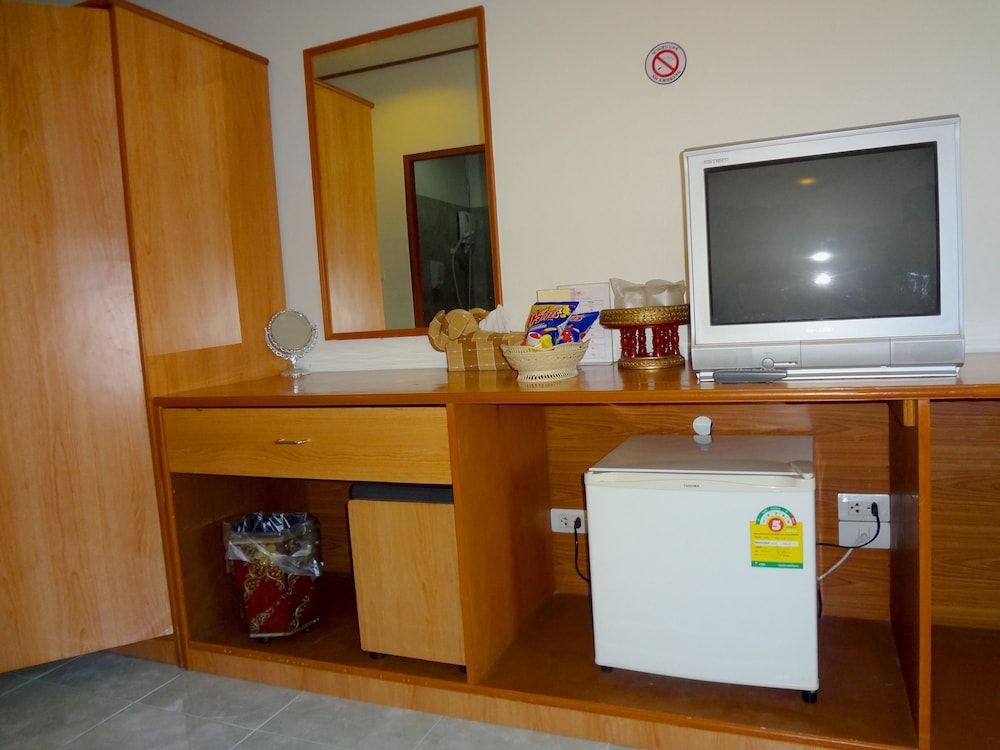 Ngamta Hotel Deluxe Double Room 9