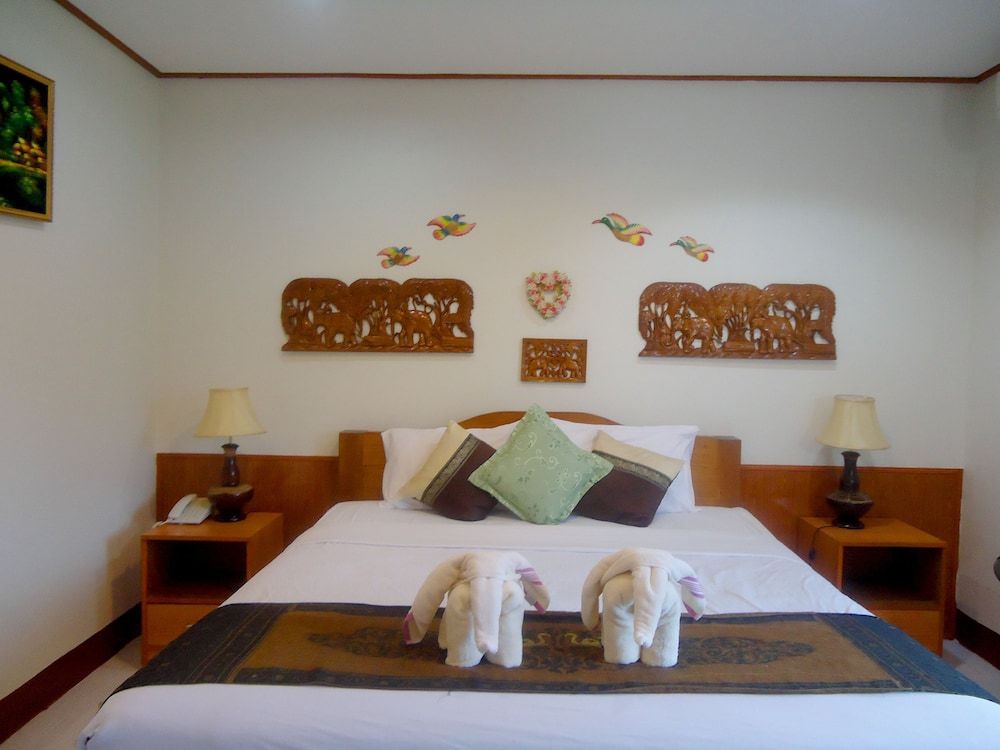 Ngamta Hotel Deluxe Double Room 3