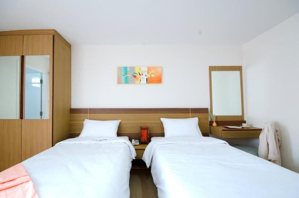 Kozy Inn Standard Twin Room 5