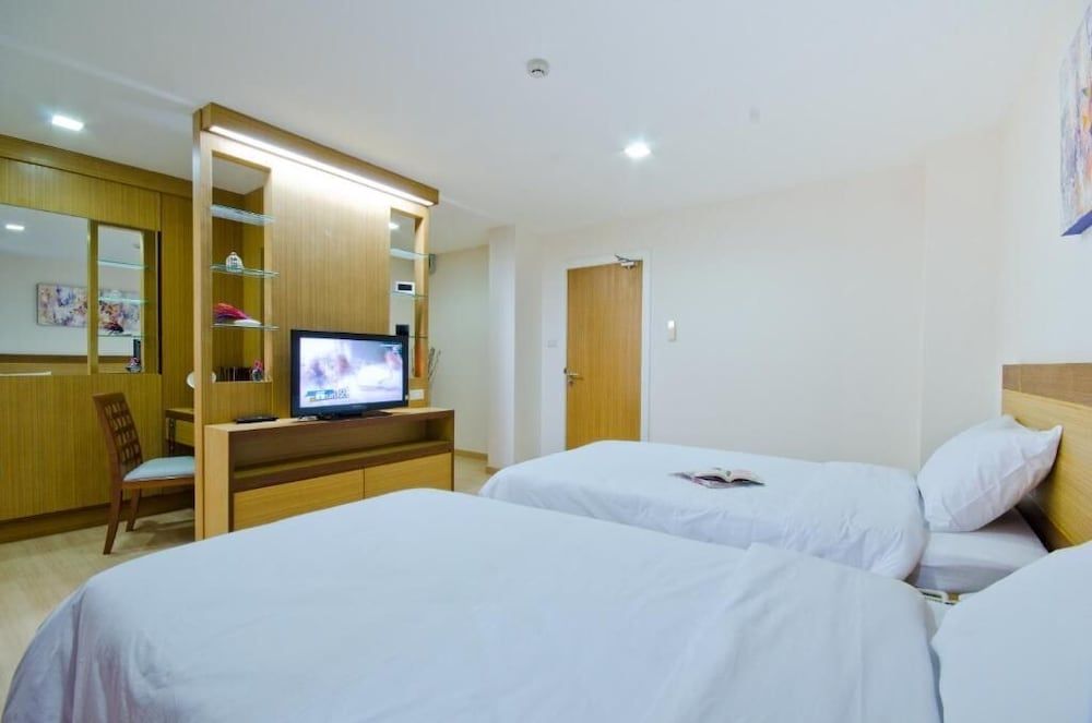 undefined Kozy Inn 8