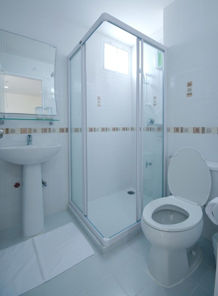 Kozy Inn Standard Twin Room 7