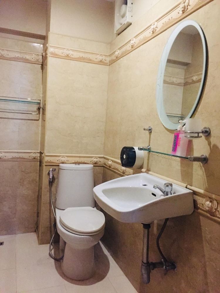 Nett Hotel Standard Triple Room, Air Conditioned 9