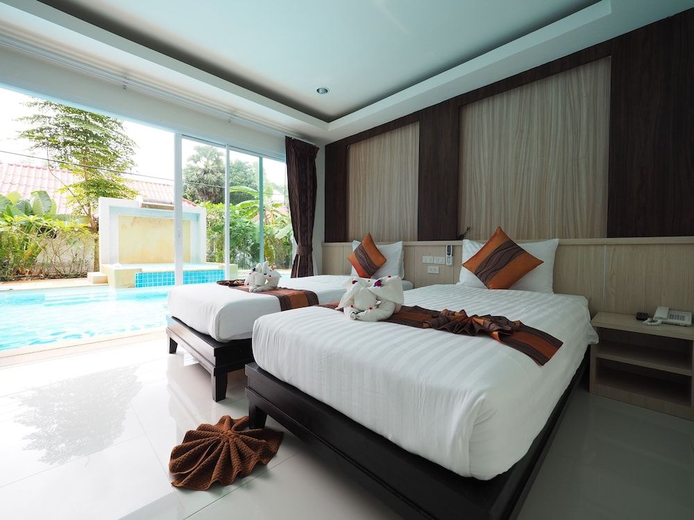 Superior Pool Access Twin Bed