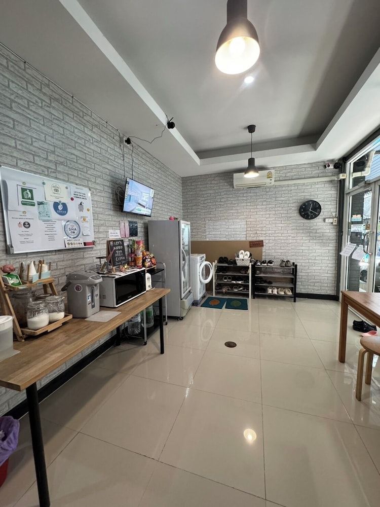 undefined The Little Pig Sukhumvit 8