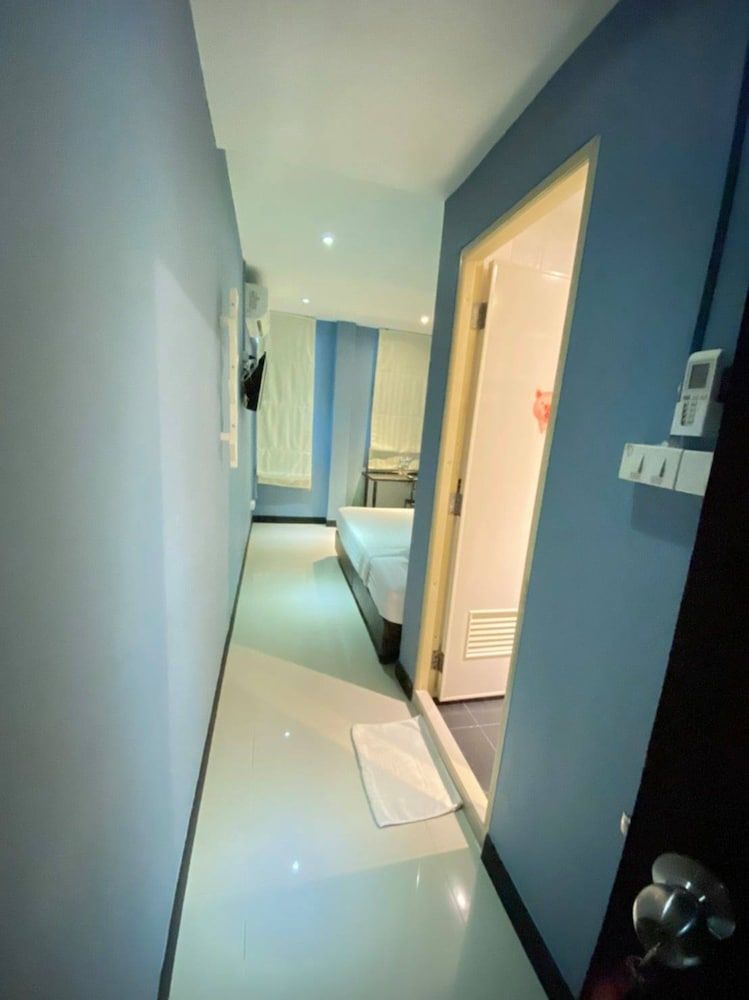 The Little Pig Sukhumvit Double Room 5