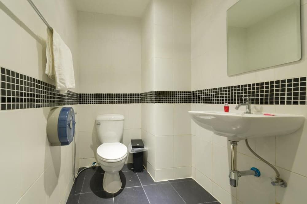 The Little Pig Sukhumvit Double Room 4